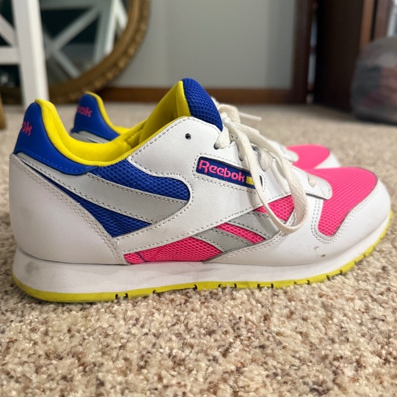 Women’s size 37 Reebok shoes. - Picture 1 of 5